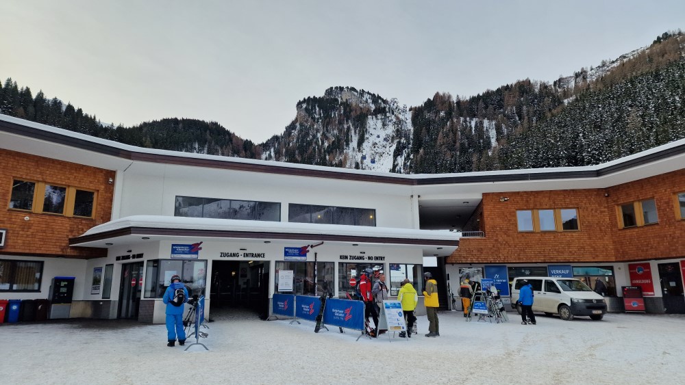 Dalstation van Ski Gletscherwelt Zillertal 3000.